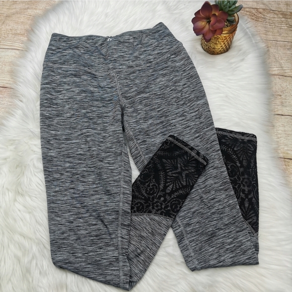Maurices In Motion Gray Lace Cuff Leggings Size S - Picture 3 of 9